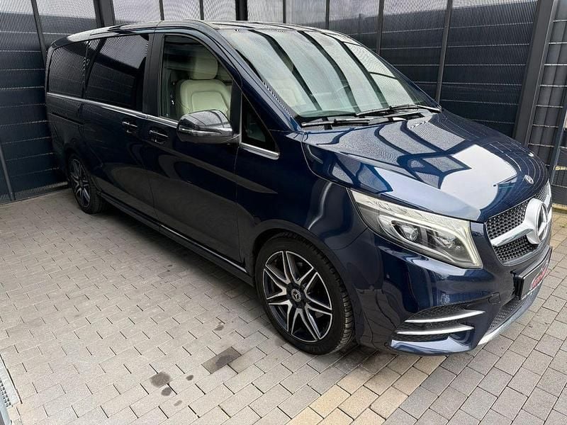 Blau Gebraucht 2019 Mercedes V220 AMG Van / Kleinbus | 39.900 € (Superpreis) - Bild 1/4
