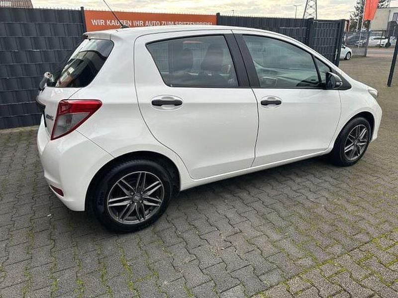 Gebraucht Toyota Yaris Cool 69 PS (50 kW) 2012 Weiß Limousine