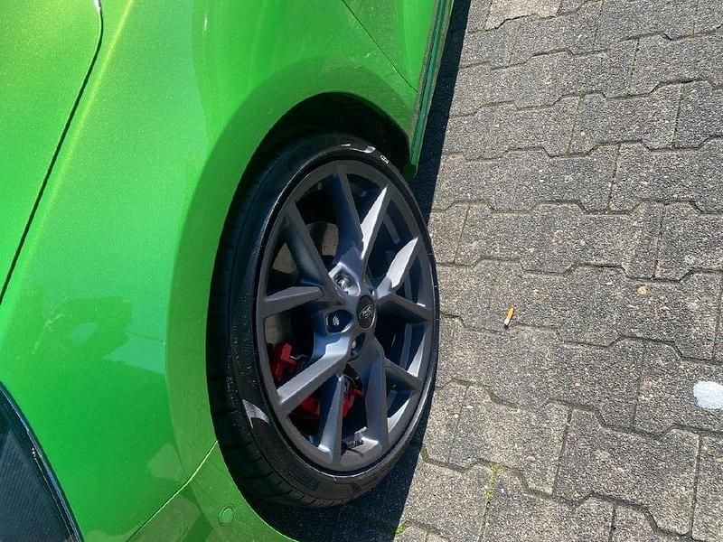 Gebraucht Ford Focus ST 280 PS (205 kW) 2025 Mean green Limousine