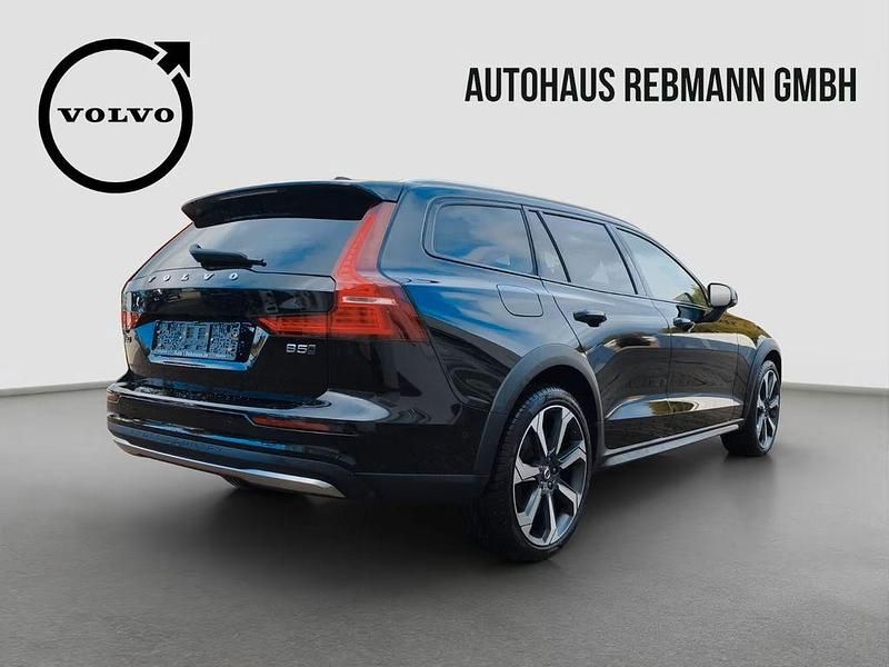 Gebraucht Volvo V60 CC Ultimate 250 PS (183 kW) 2024 Blau Kombi