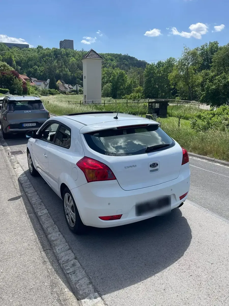 Gebraucht Kia Ceed 126 PS (92 kW) 2009 Weiß Kleinwagen