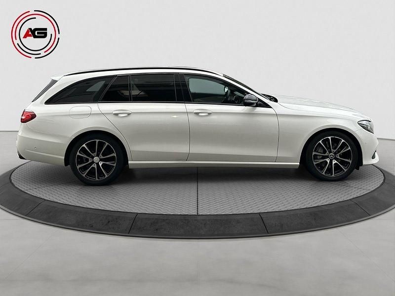 Gebraucht Mercedes E220 Night 194 PS (142 kW) 2017 Polarweiß Kombi