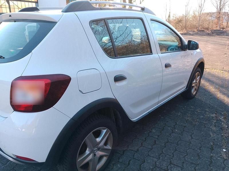 Gebraucht Dacia Sandero Stepway 95 PS (69 kW) 2013 Weiß Kleinwagen