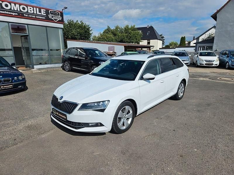 Weiß Gebraucht 2016 Skoda Superb Ambition Kombi | 12.990 € (Guter Preis) - Bild 1/4
