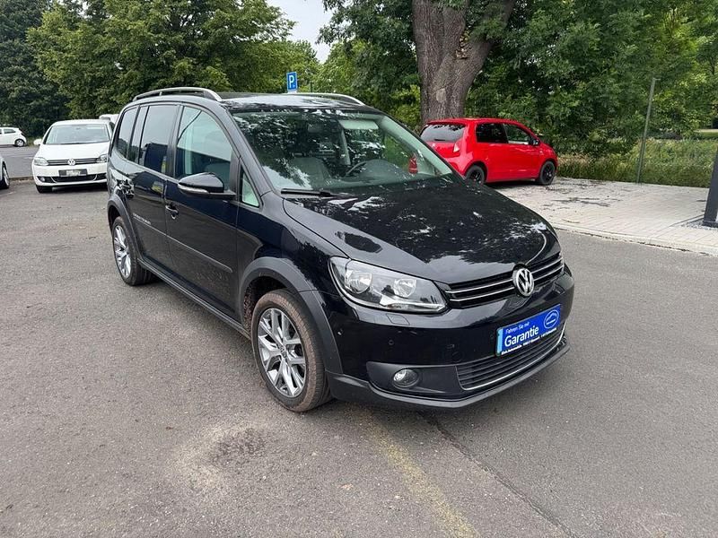 Schwarz Gebraucht 2014 VW Touran Cross Van / Kleinbus | 9.500 € (Fairer Preis) - Bild 1/4