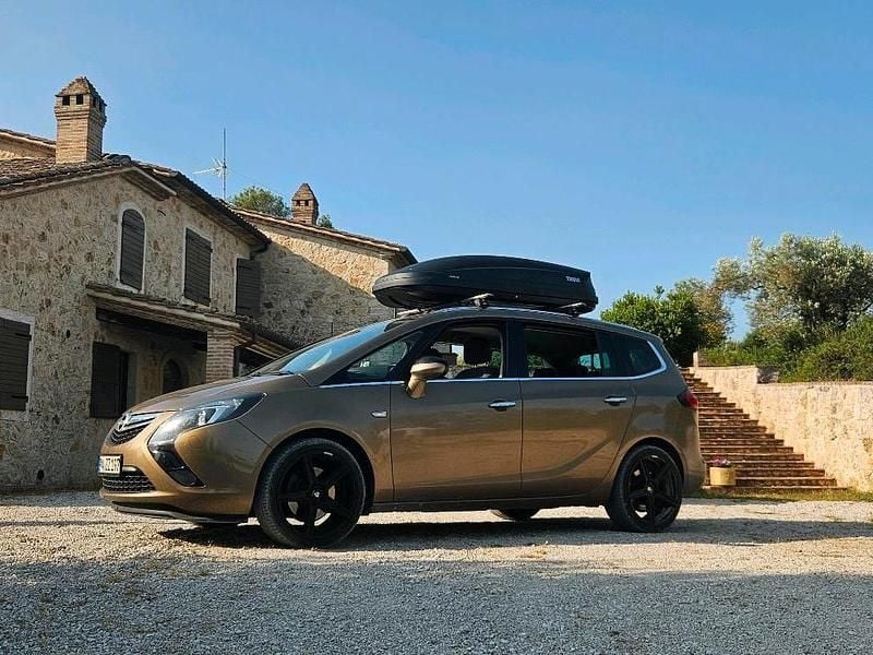 Braun Gebraucht 2013 Opel Zafira Tourer Van / Kleinbus | 8.000 € (Fairer Preis) - Bild 1/4