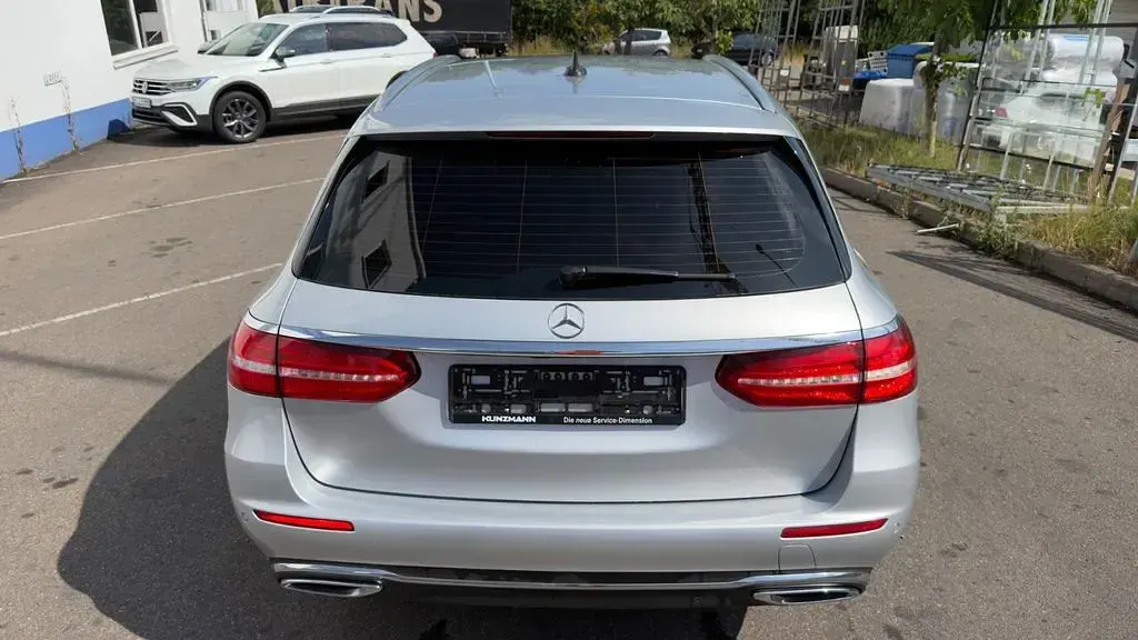 Gebraucht Mercedes E220 194 PS (142 kW) 2018 Silber Limousine