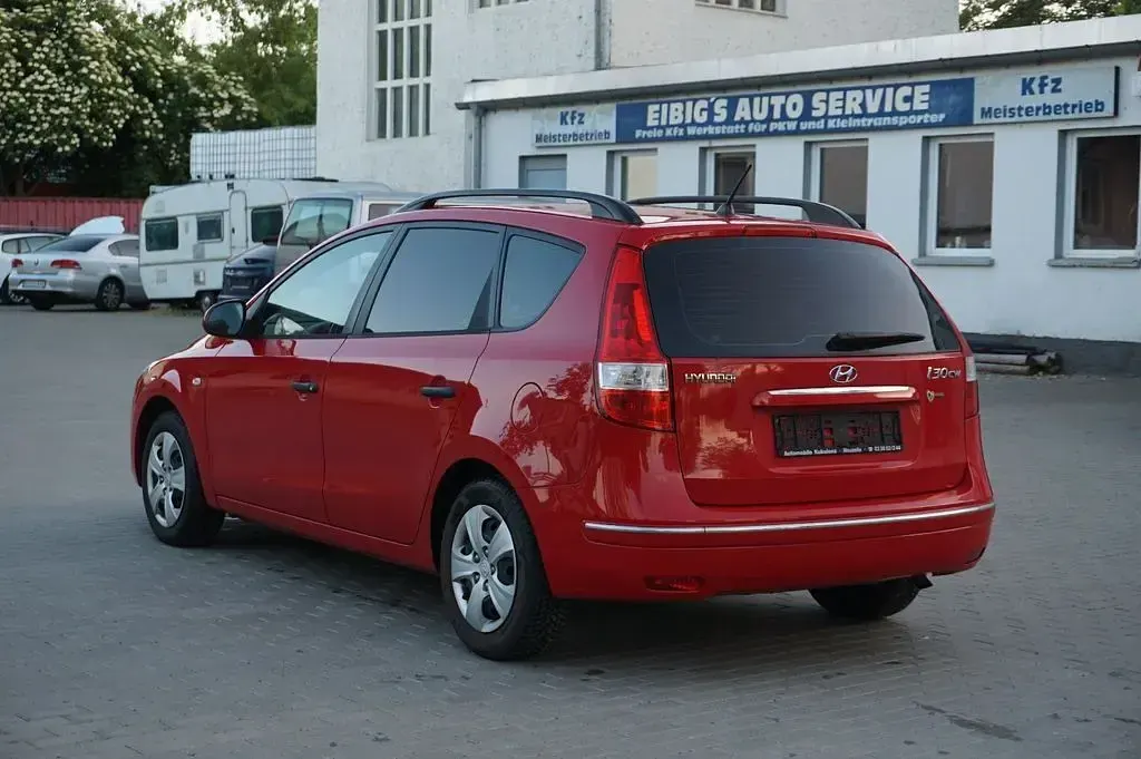 Gebraucht Hyundai i30 Edition 109 PS (80 kW) 2010 Rot Kombi