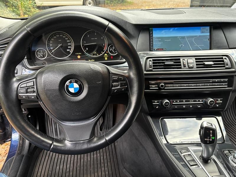 Gebraucht BMW 530 M Sport 245 PS (180 kW) 2010 Blau Kombi