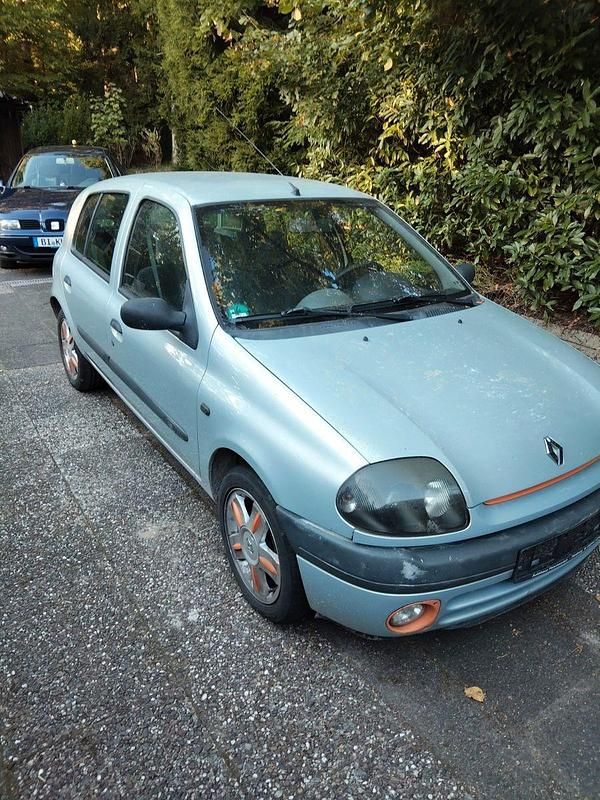 Silber Gebraucht 2000 Renault Clio II Limousine | 699 € (Fairer Preis) - Bild 1/4