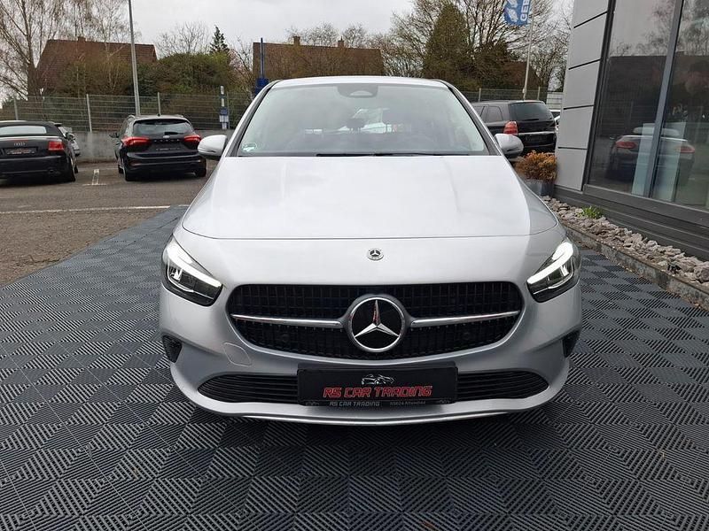 Gebraucht Mercedes B180 136 PS (100 kW) 2023 Silber Kleinwagen