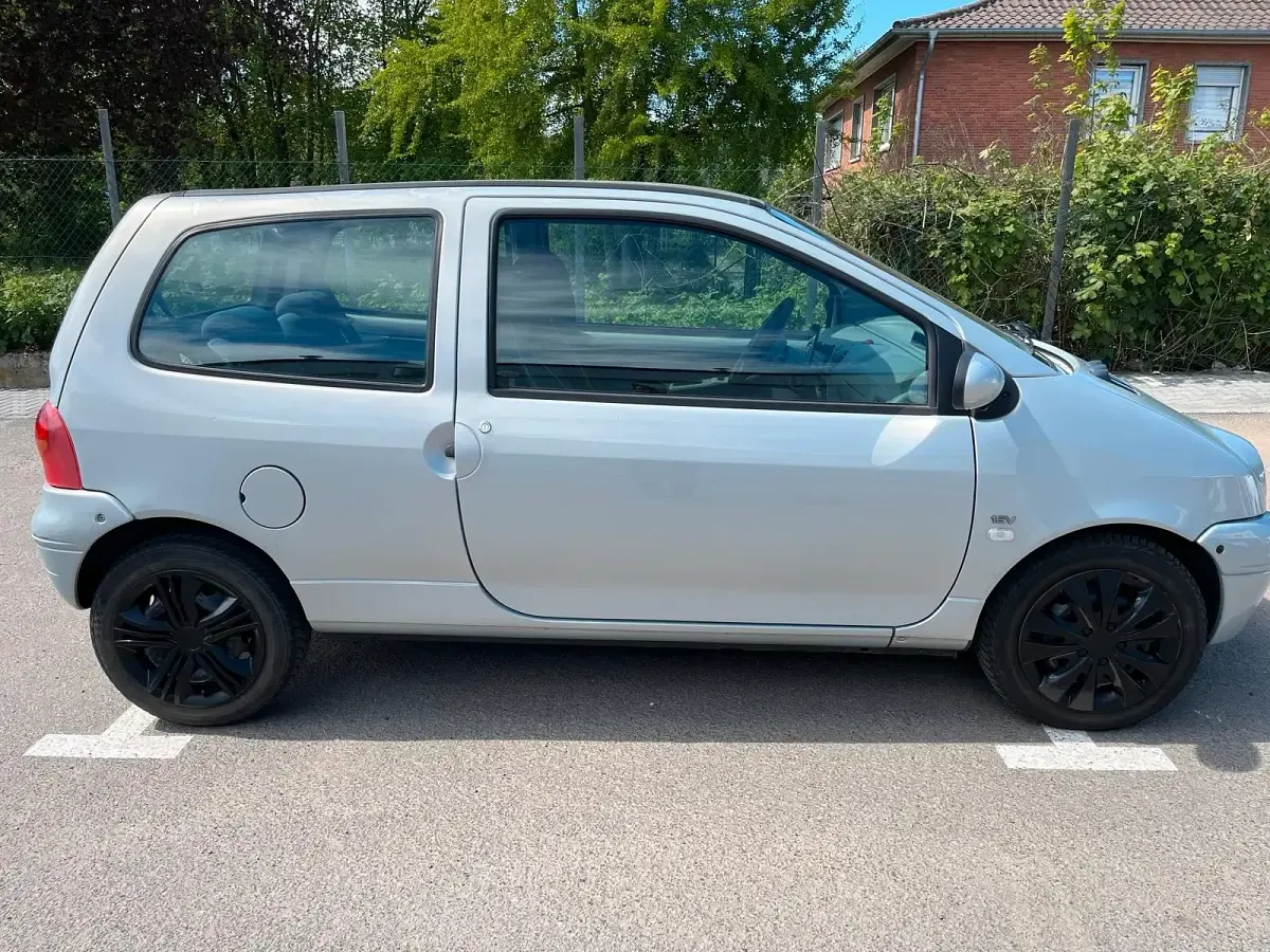 Używany Renault Twingo 75 KM (55 kW) 2003 Srebrny Hatchback
