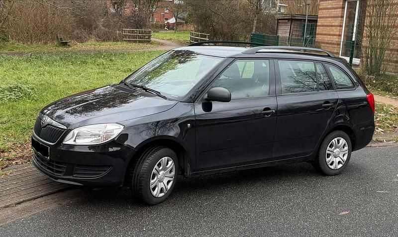 Schwarz Gebraucht 2013 Skoda Fabia Kombi | 4.555 € (Fairer Preis) - Bild 1/4