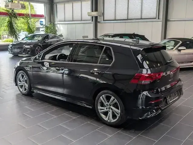 Gebraucht VW Golf VIII R-line 190 PS (139 kW) 2023 Schwarz Limousine