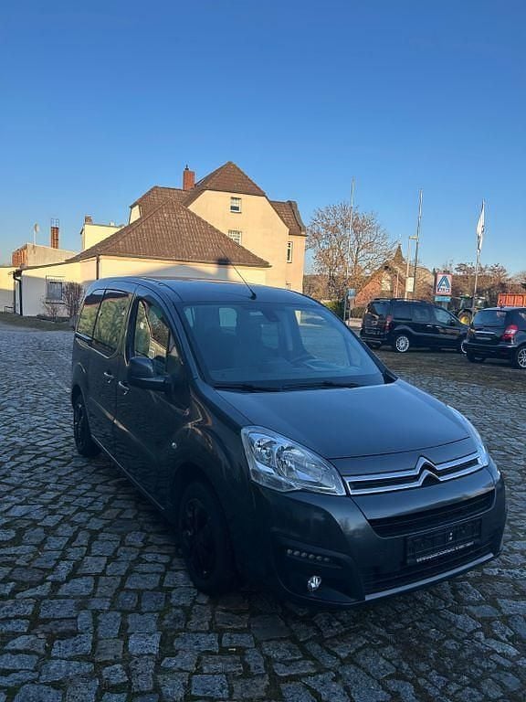 Gebraucht Citroën Berlingo SELECTION 99 PS (72 kW) 2018 Grau Van / Kleinbus