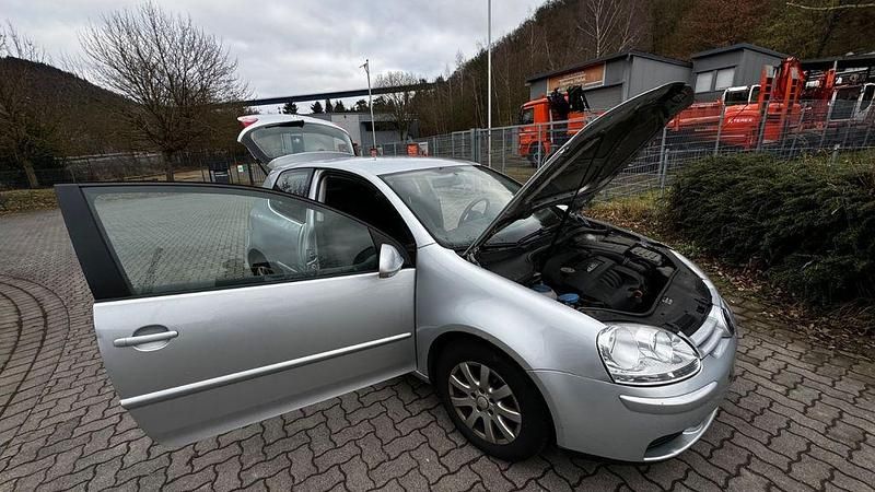 Gebraucht VW Golf IV 102 PS (75 kW) 2005 Silber Limousine