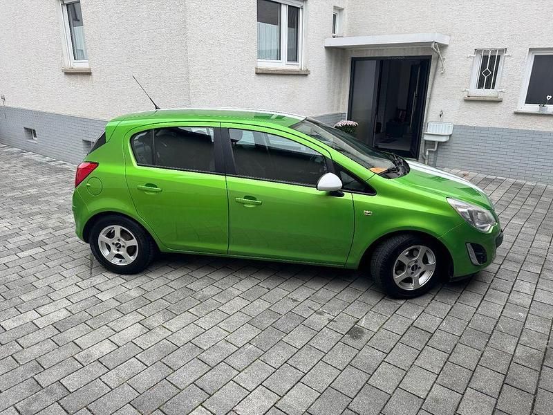 Grün Gebraucht 2012 Opel Corsa Limousine | 3.900 € (Guter Preis) - Bild 1/4