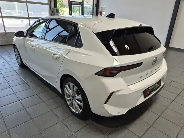 Gebraucht Opel Astra Business Elegance 131 PS (96 kW) 2023 Weiß Kleinwagen