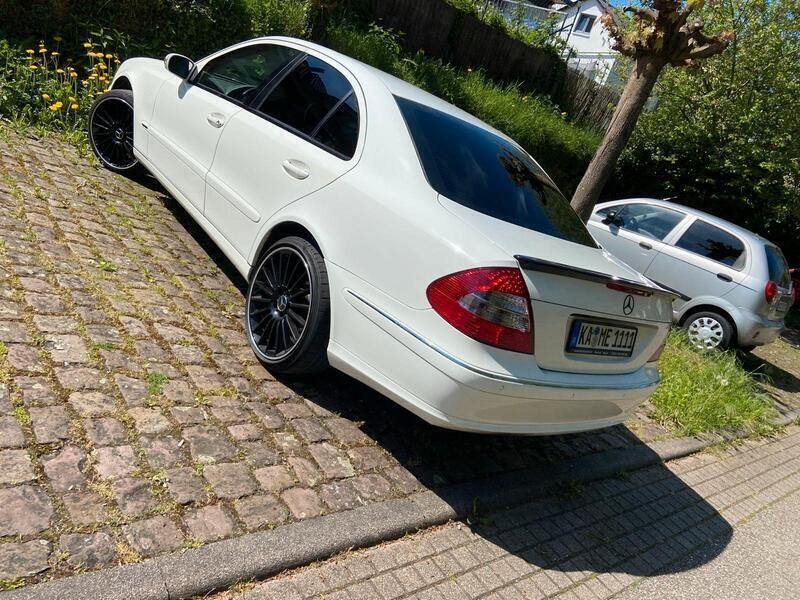 Weiß Gebraucht 2003 Mercedes E220 Limousine | 4.800 € (Etwas zu teuer) - Bild 1/4
