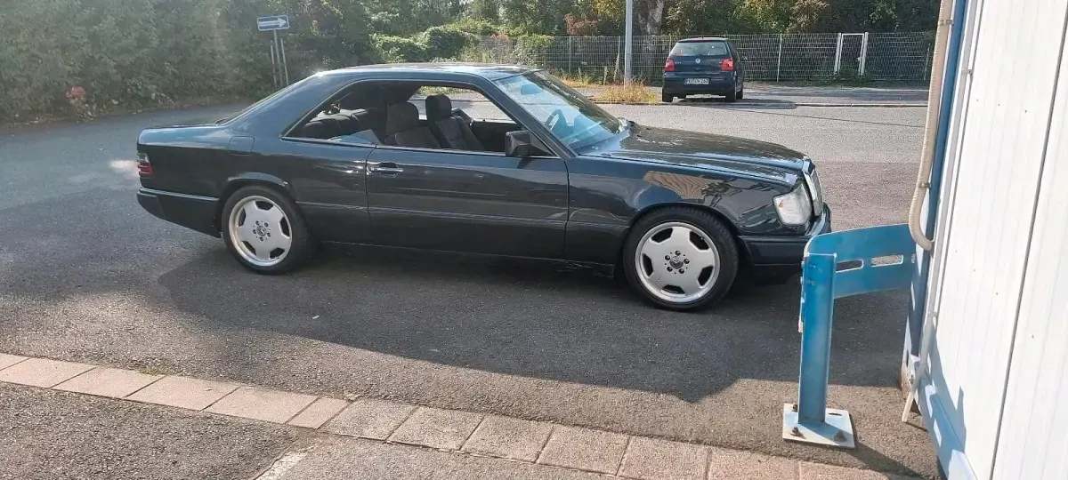 Gebraucht Mercedes E300 180 PS (132 kW) 1991 Schwarz Coupé