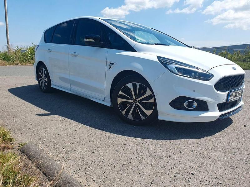 Weiß Gebraucht 2018 Ford S-MAX ST-Line Van / Kleinbus | 22.000 € (Teuer) - Bild 1/4