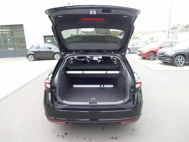 Gebraucht Skoda Superb Selection 150 PS (110 kW) 2024 Schwarz Kombi