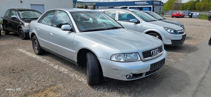 Silber Gebraucht 2001 Audi A4 Limousine | 499 € (Superpreis) - Bild 1/4