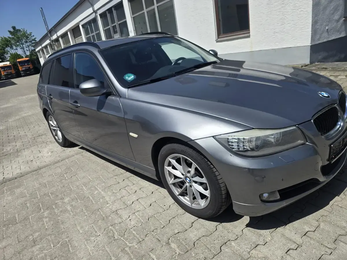 Gebraucht BMW 318 143 PS (105 kW) 2011 Silber Kombi