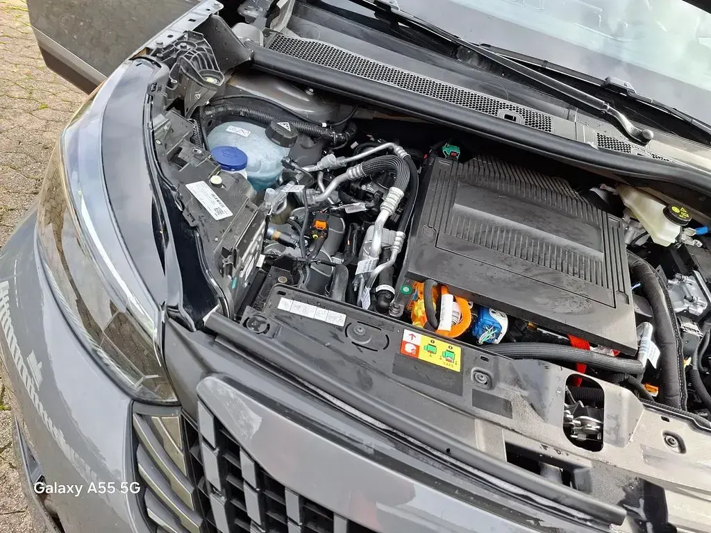 Gebraucht Peugeot e-2008 GT 114 kW (156 PS) 2024 Grau SUV