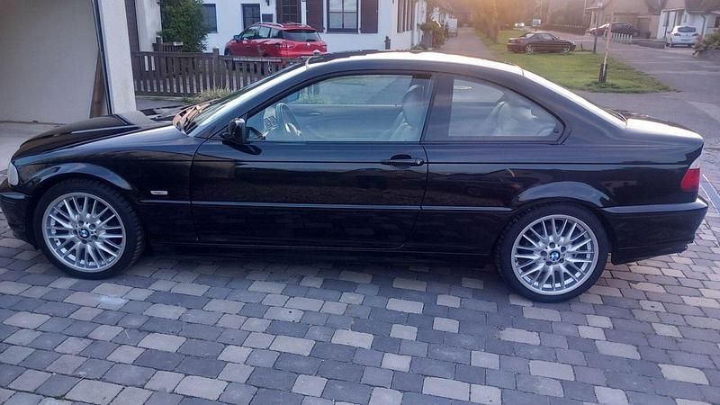 Schwarz Gebraucht 2002 BMW 325 Shadowline Coupé | 5.300 € - Bild 1/4