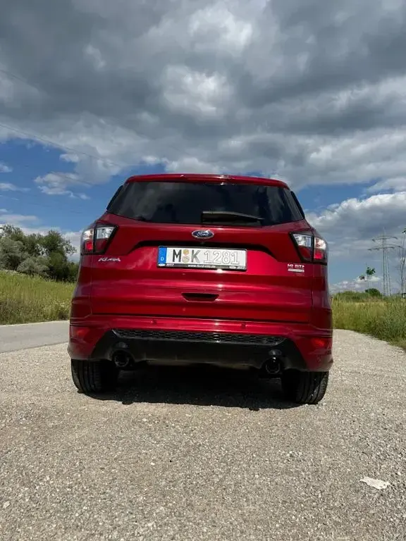Gebraucht Ford Kuga ST-Line 150 PS (110 kW) 2018 Rot SUV