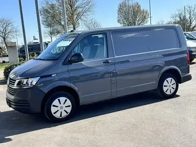 Gebraucht VW Transporter 110 PS (80 kW) 2021 Grau Van