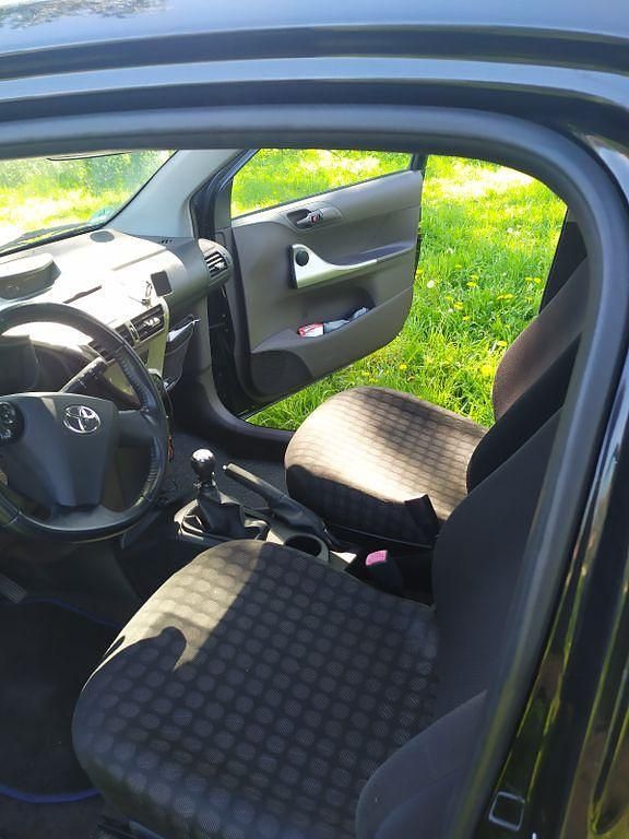 Gebraucht Toyota iQ 90 PS (66 kW) 2010 Schwarz Kleinwagen