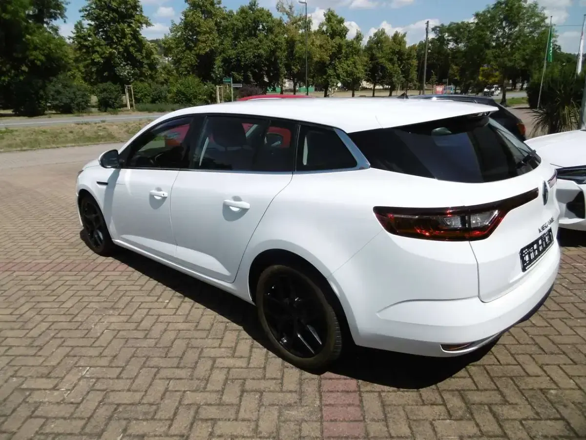 Gebraucht Renault Mégane Life 101 PS (74 kW) 2020 Weiß Kleinwagen