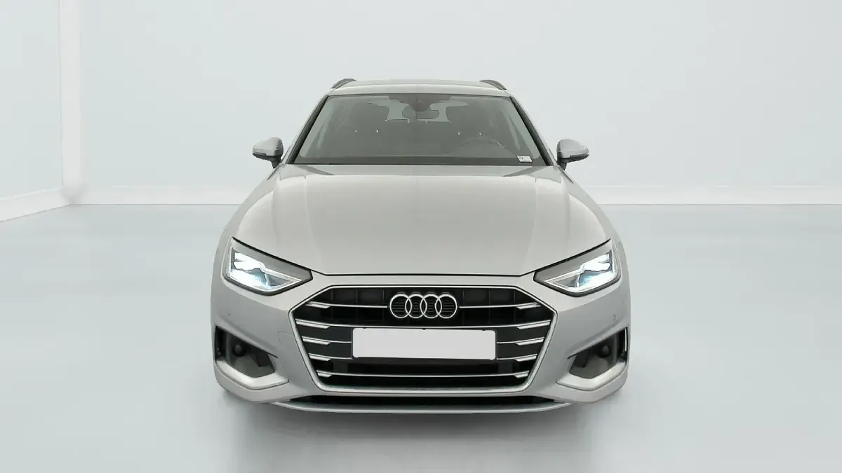 Gebraucht Audi A4 Design 163 PS (119 kW) 2022 Grau (argent fleuret) Kombi