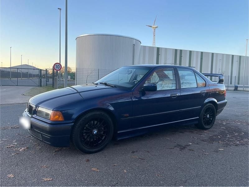 Gebraucht BMW 325 192 PS (141 kW) 1994 Blau Limousine
