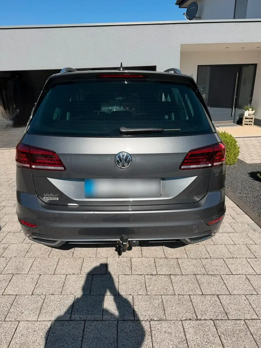Gebraucht VW Golf VII Highline 131 PS (96 kW) 2017 Grau Limousine
