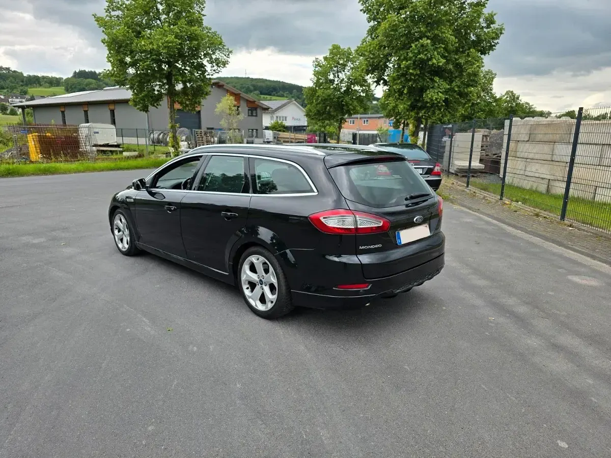 Gebraucht Ford Mondeo Titanium S 163 PS (119 kW) 2014 Schwarz Kombi