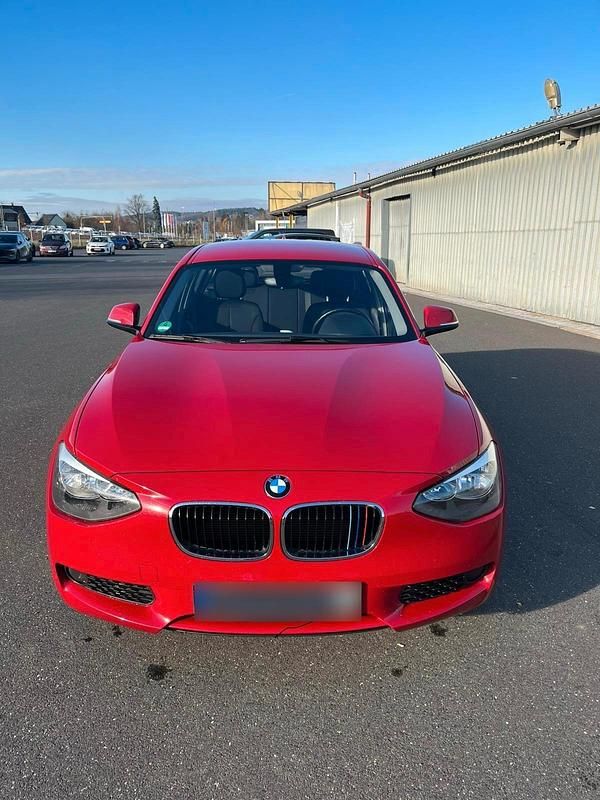 Gebraucht BMW 114 102 PS (75 kW) 2014 Rot Kleinwagen