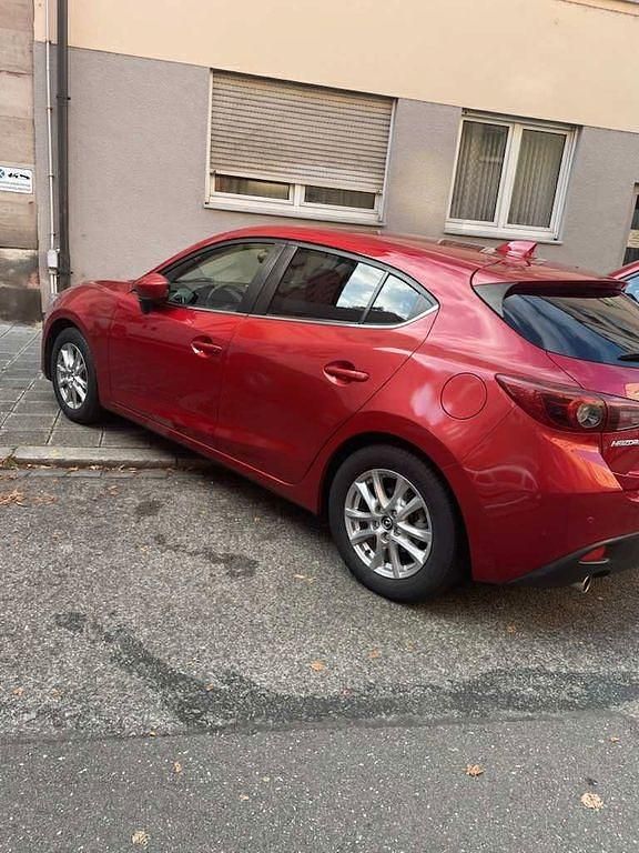 Gebraucht Mazda 3 Center-Line 120 PS (88 kW) 2015 Rot Limousine