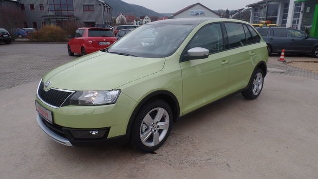 Grün metallic Gebraucht 2015 Skoda Rapid ScoutLine Limousine | 21.690 € - Bild 1/4
