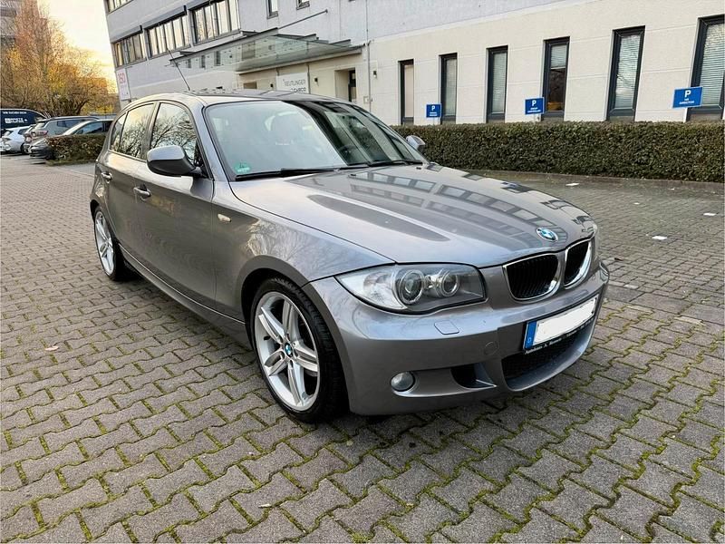 Grau Gebraucht 2011 BMW 118 M Sport Kleinwagen | 4.700 € (Superpreis) - Bild 1/4