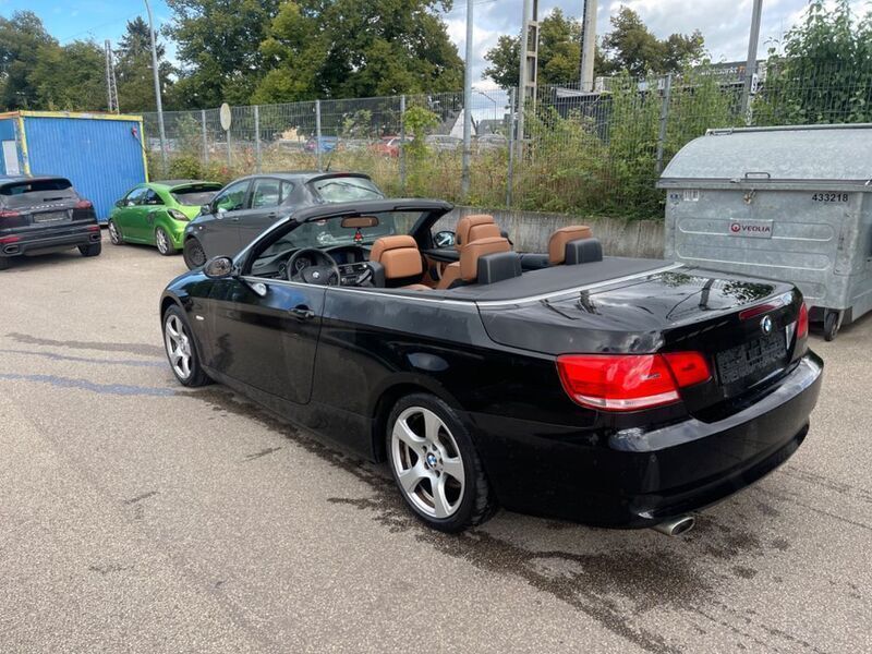 Gebraucht BMW 320 Cabriolet 177 PS (130 kW) 2009 Schwarz Cabrio