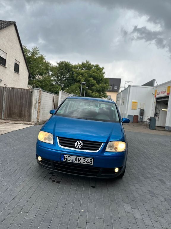 Blau Gebraucht 2004 VW Touran Highline Van / Kleinbus | 2.050 € (Fairer Preis) - Bild 1/4