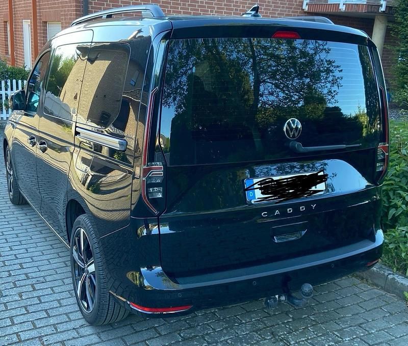 Gebraucht VW Caddy 102 PS (75 kW) 2021 Schwarz Van / Kleinbus