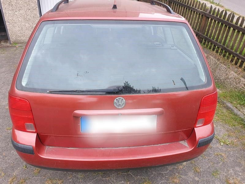 Gebraucht VW Passat 125 PS (91 kW) 2000 Rot Kombi