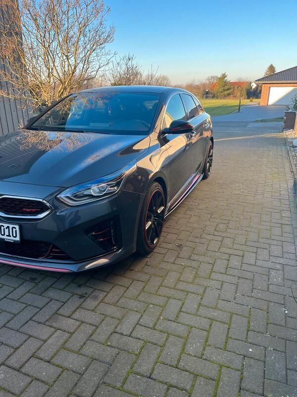Andere außenfarben Gebraucht 2021 Kia ProCeed GT Kleinwagen | 26.500 € (Etwas zu teuer) - Bild 1/2