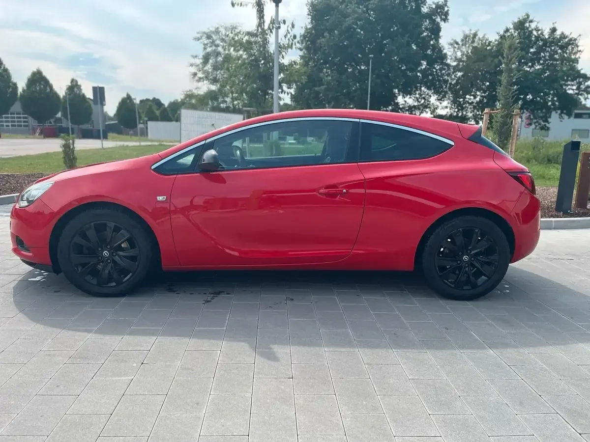 Gebraucht Opel Astra GTC 120 PS (88 kW) 2015 Rot Limousine