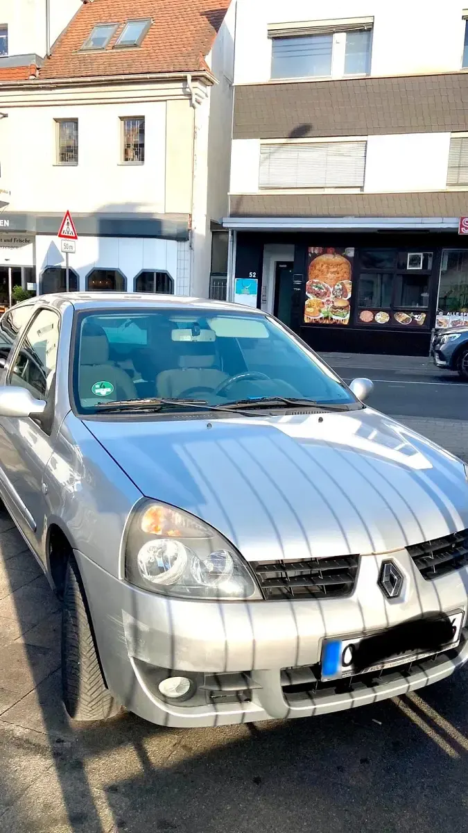 Gebraucht Renault Clio 75 PS (55 kW) 2007 Grau Kleinwagen