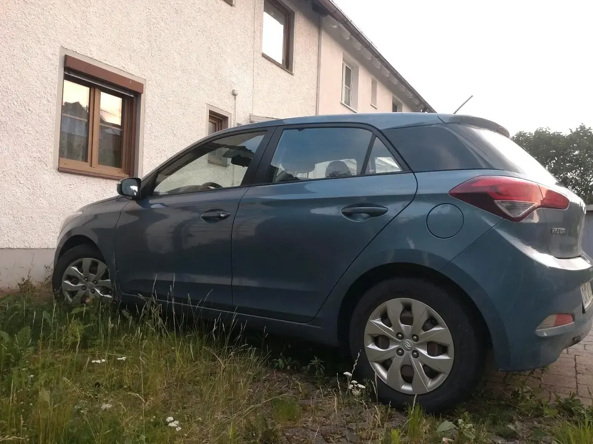 Gebraucht Hyundai i20 85 PS (62 kW) 2015 Andere farben Kleinwagen